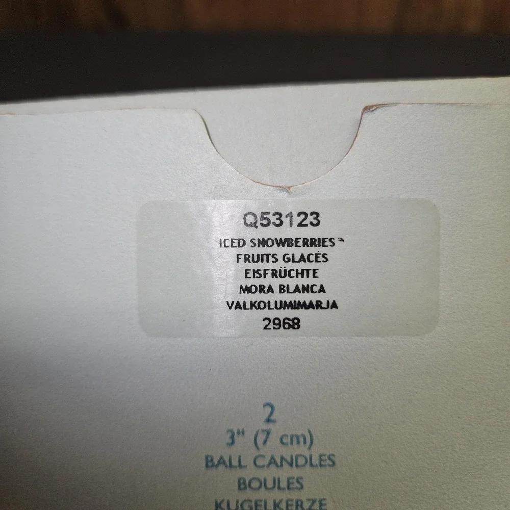 PartyLite Iced Snowberries Ball Candles Set Of 2 3in White Berry Scented Retired